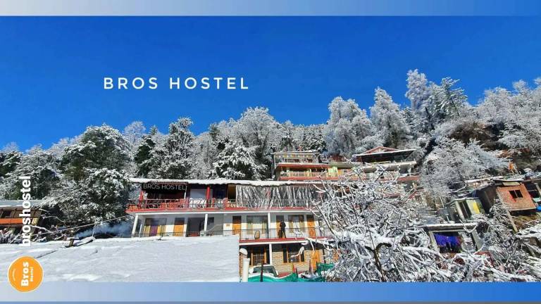 Bros Hostel & Yaara Cafe in Manali