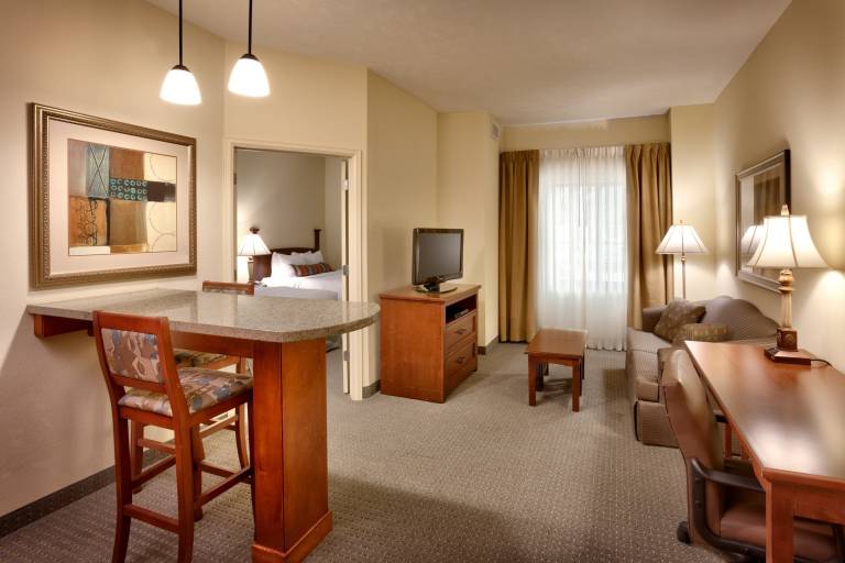 1 Bedroom Suite 1 King Nonsmoking