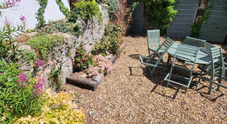 House with patio & garden — photo 3