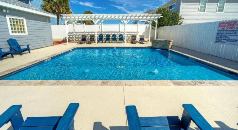 House with pool — photo 3