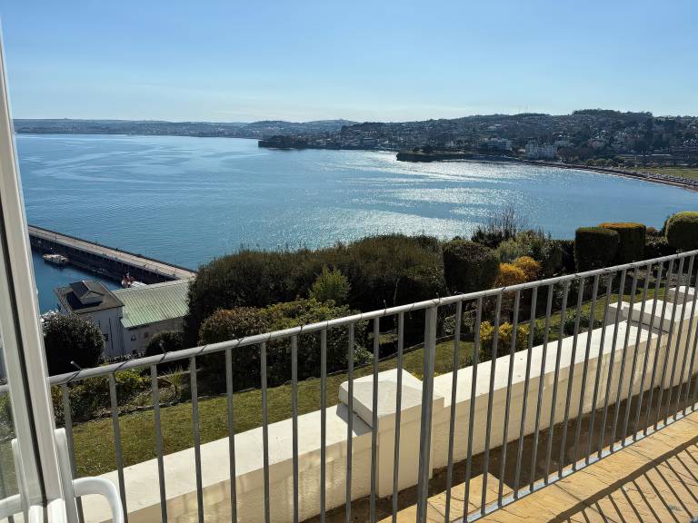 Cottage with garden & terrace | Beach view in Paignton