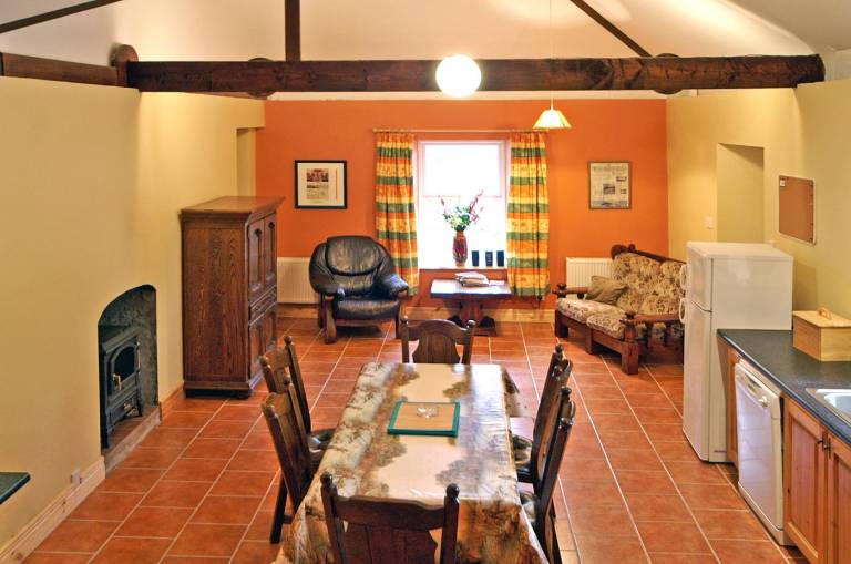 Fully equipped cottage with barbeque, terrace & yard | Pets allowed — photo 5