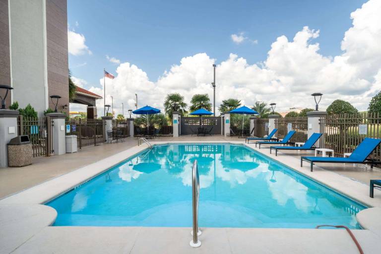 La Quinta Inn & Suites by Wyndham Prattville — photo 3