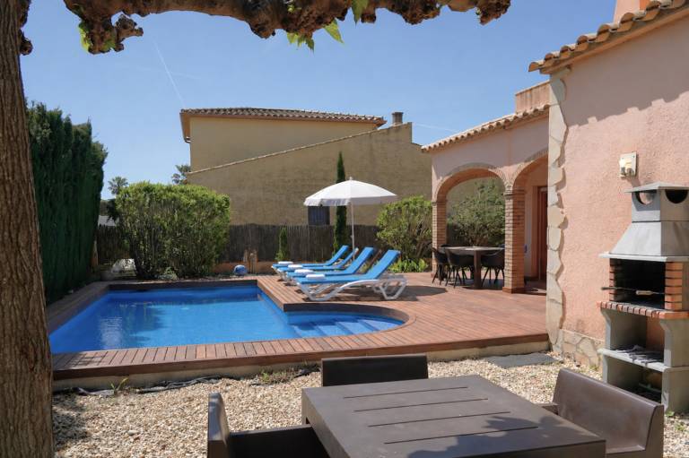 Villa with terrace, BBQ & private pool — photo 4