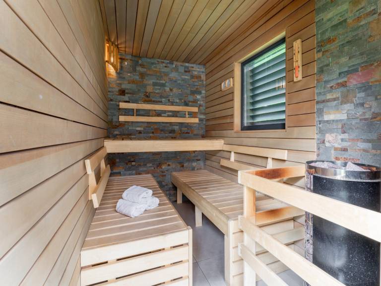 Chalet with patio & sauna — photo 3