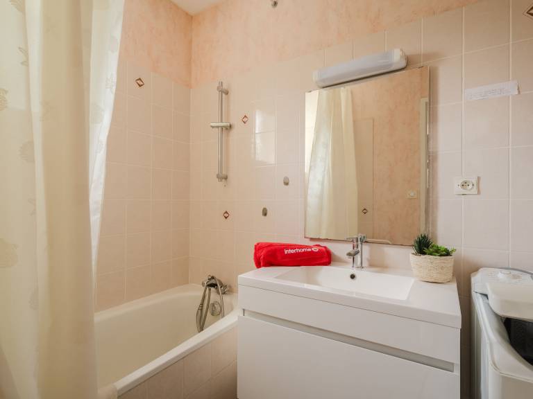 Fully equipped house with yard & terrace | Pets allowed — photo 4