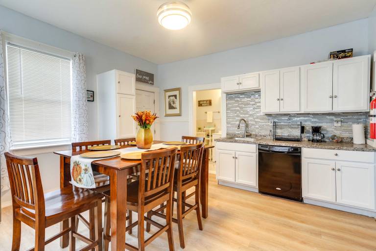 Charming Stoughton Apartment: 20 Mi to Boston — photo 2