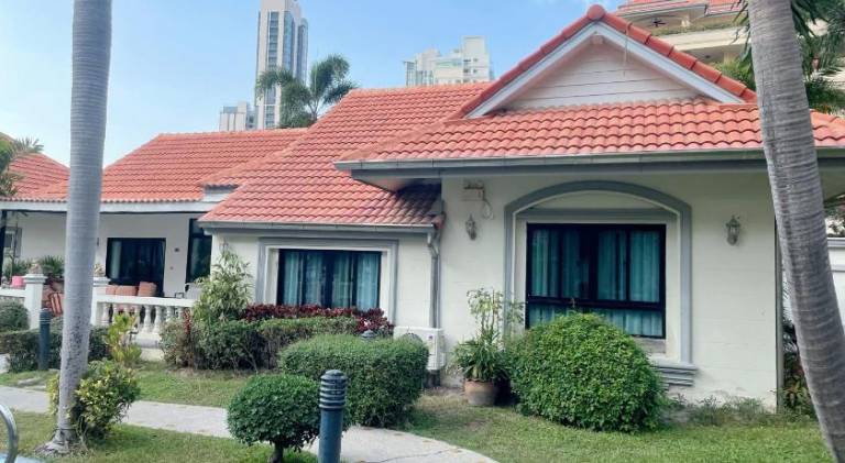 3 Bedroom Villa Praitumnak soi 4 by Daisy Pattaya in Pattaya