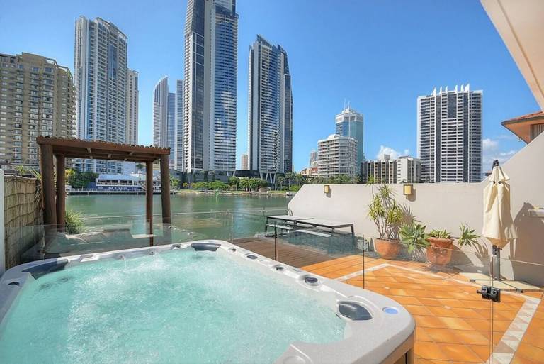 Villa  Broadbeach