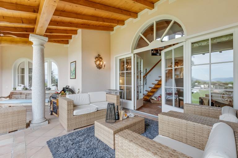 Family-friendly luxury rental with patio, yard & barbeque | Mountain view | Perfect for remote work | Pets are welcome — photo 4