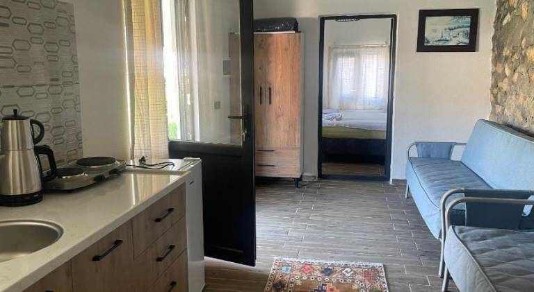 Vacation home with yard — photo 2