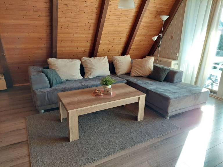 Das Nurdachhaus liegt im Ferienpark Fedderwardersiel. Ganzjährige Vermietung. — photo 3