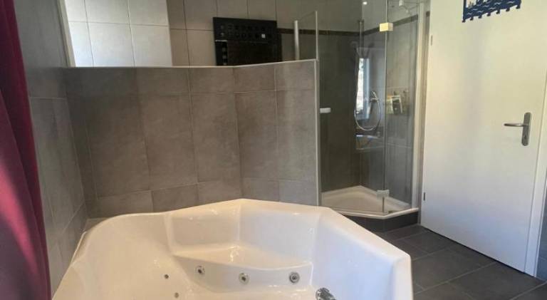 Holiday apartment with jacuzzi — photo 3