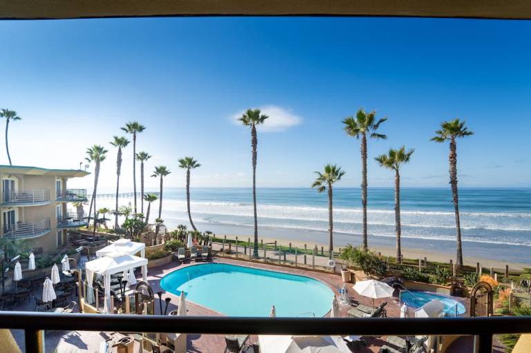 Pacific Terrace Hotel
