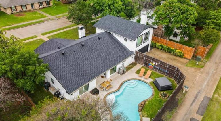 House with pool — photo 5