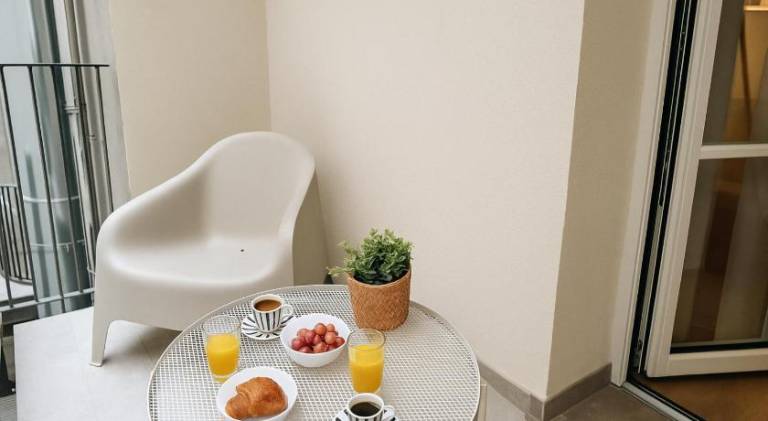 Rental apartment with patio — photo 3