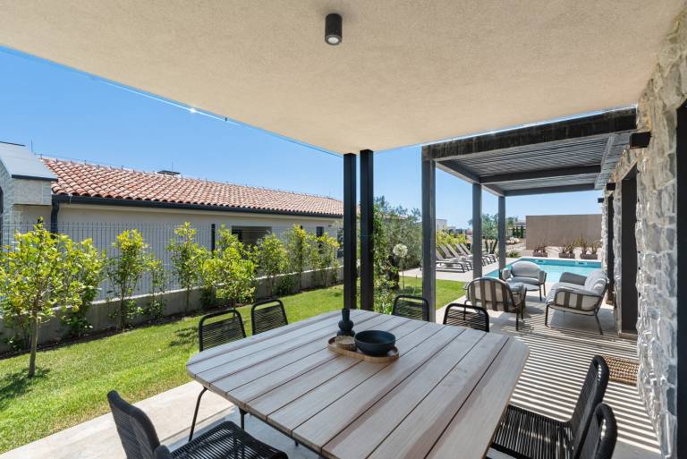 Villa with terrace, garden & private pool — photo 5