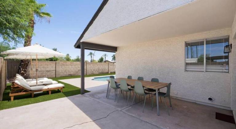 Vacation home with private pool — photo 3