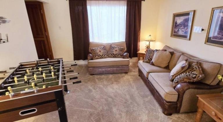 Vacation home with hot tub | Pets are welcome — photo 2