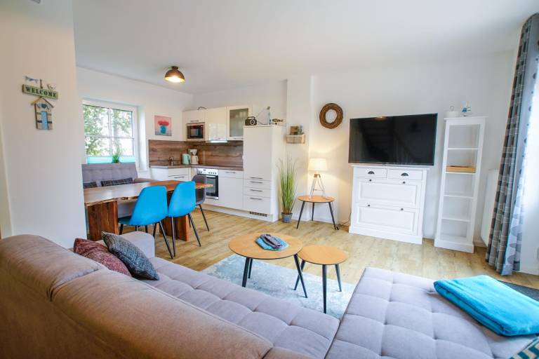Apartment with patio & garden — photo 4