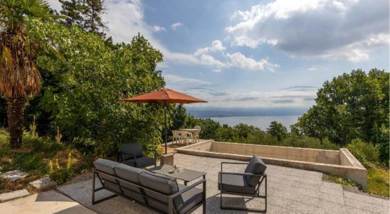 Rental apartment with 3 rooms for 8 persons in Lovran