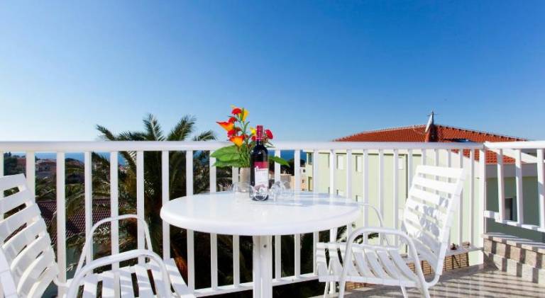 Lovely holiday apartment with patio, yard & BBQ | Close to the beach | Dogs allowed — photo 5