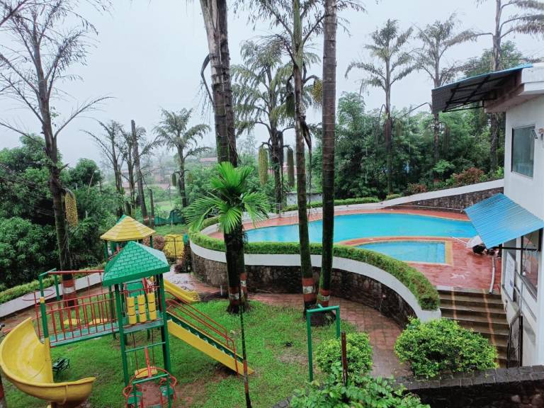 Villa with pool & yard — photo 3