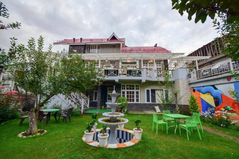 Swiss Cottage - 4 BHK with Garden Parking Wifi in Manali