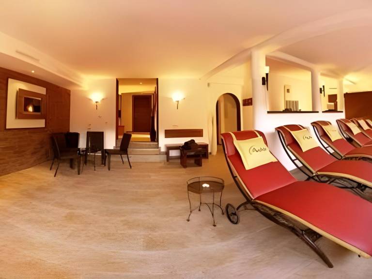 Wonderful serviced apartment with patio, pool & sauna | Ski nearby | Dogs allowed — photo 5