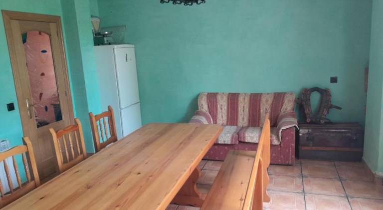 Pleasant lodge with yard | Pets allowed — photo 3