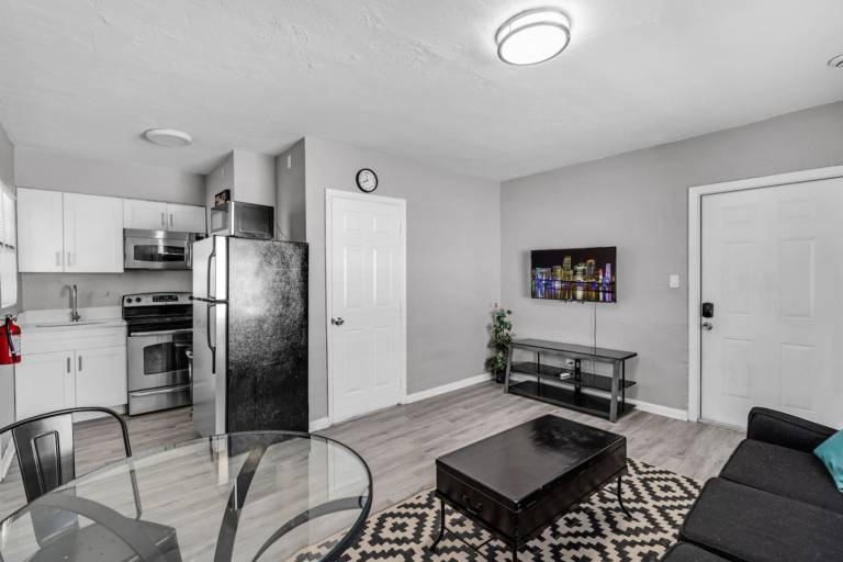 Chic 1BR Getaway Near FLL Airport 6 MN to Ocean