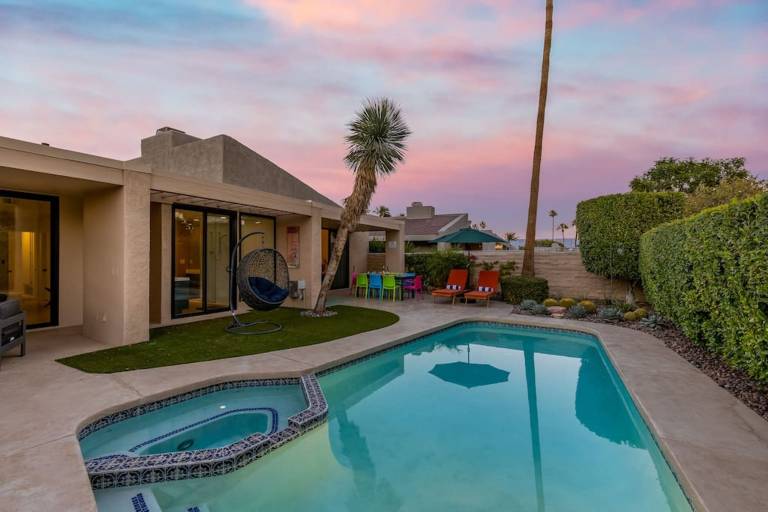 The Sunset House Pool Spa — photo 2