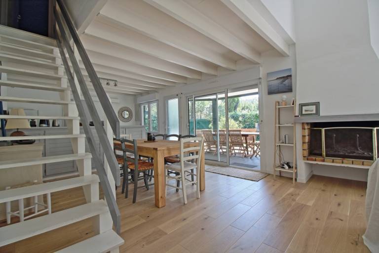 Villa with barbecue, yard & terrace | Sea view — photo 4