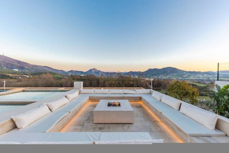 Villa with garden & pool — photo 3