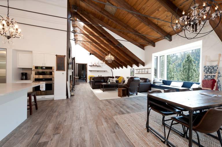 Luxury Home - 8 Acres - 7 Min to DGO - Pool Table/Fire Pit/Amazing Views in Durango, CO