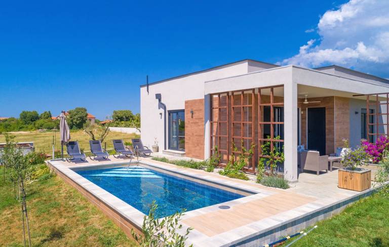 House with garden, barbeque & patio in Pula