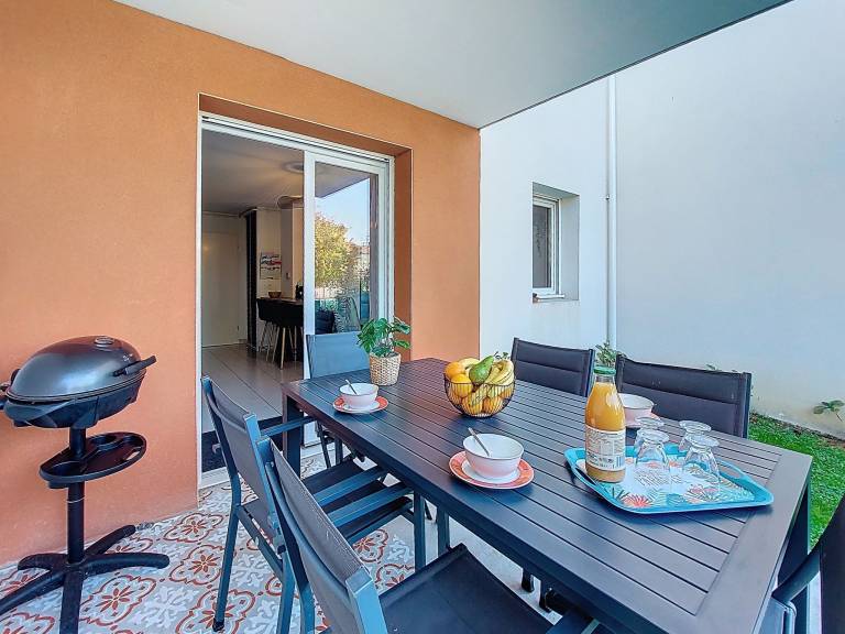 Apartment with BBQ & patio — photo 5