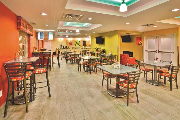 La Quinta Inn & Suites by Wyndham Rochester Mayo Clinic S — photo 4