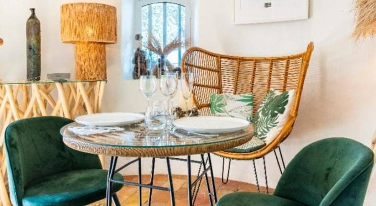 Moulin Rouge Provencal Suite Premium avec jacuzzi exterieur Aix Marseille — photo 4