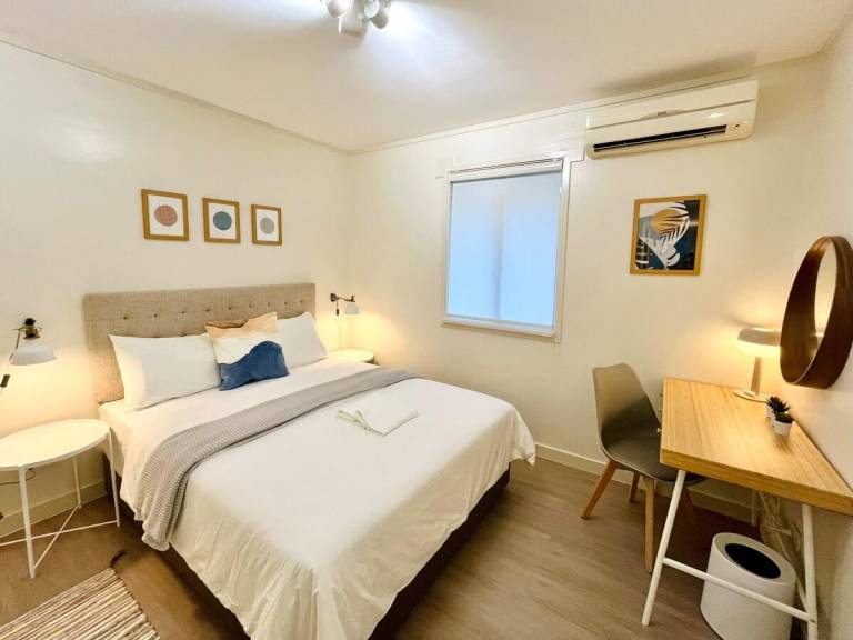 Vacation home with barbeque, pool & garden | Perfect for remote work in Morong