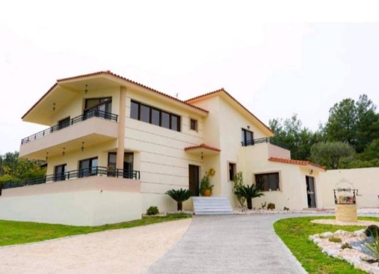Villa Soroni