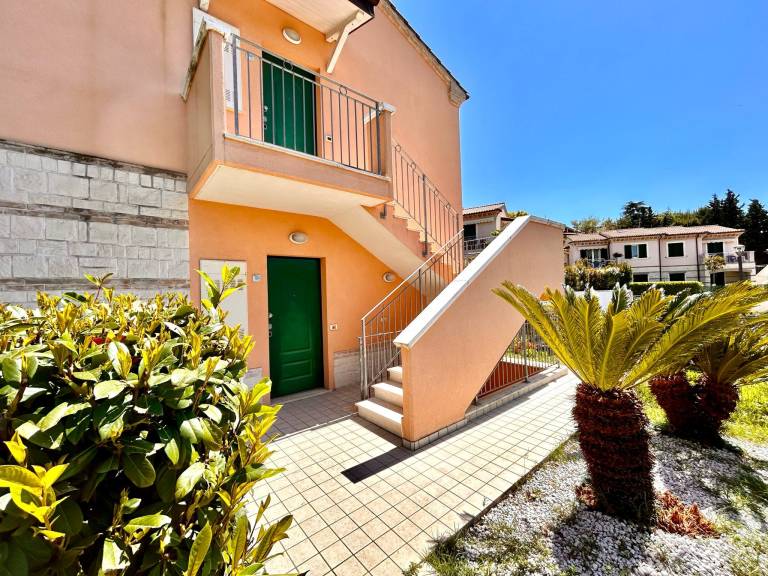 Child-friendly wonderful holiday apartment with garden | Next to the beach | Pets are welcome in Camerano