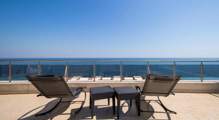 Apartment with yard, pool & patio — photo 4