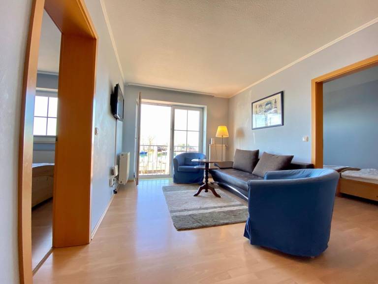 Ferienwohnung im 1.OG,  Komfortable Unterkunft mit Hafenblick in Bestlage — photo 2