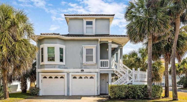 House with pool in Pensacola, FL