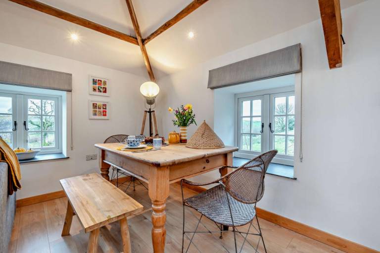 Cottage with garden — photo 4