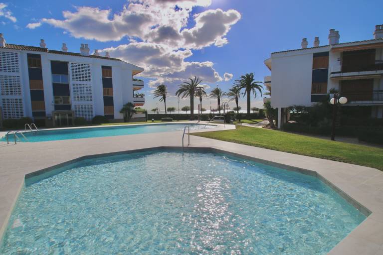 Family-oriented rental apartment with pool & terrace | Close to the beach | Pet-friendly in Cambrils