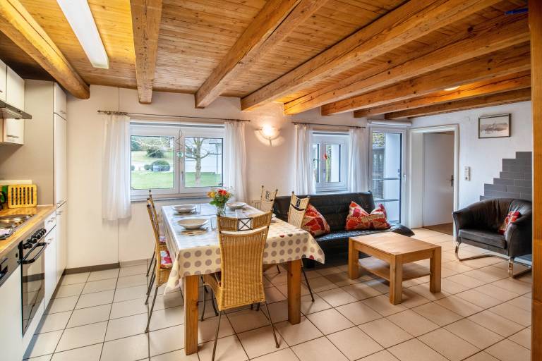 Fully equipped charming apartment with fast internet, yard & barbeque | Garden view | Dogs allowed — photo 5