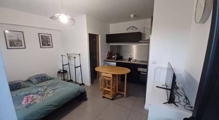 Holiday apartment with 1 room for 2 persons in Chevilly-Larue