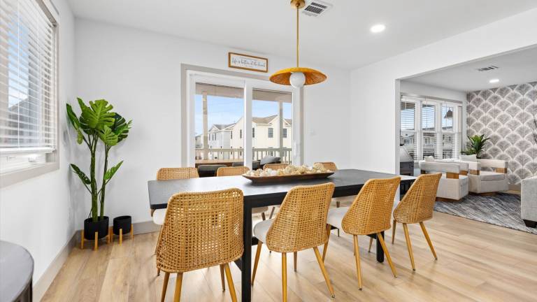 Sleeps 8 Walk to Beach Bright OC Condo